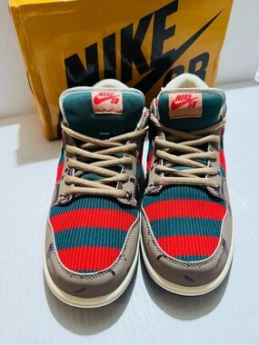 Mens Athletic SB Striped Low-Top Sneakers in green & red Bnib size 12